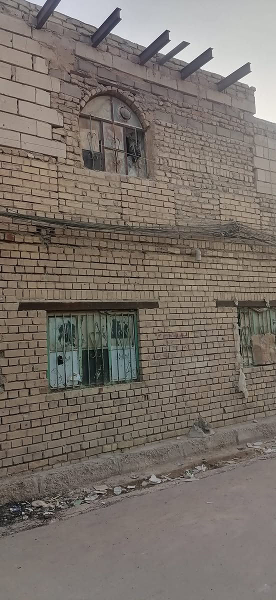 دار للبيع في محلة الشعله قرب المدرسه العباسية المساحة ١٦٥
الواجهه ١٨والنزال ٩
واقع حال ١٦٨للاستفسار 
***********
