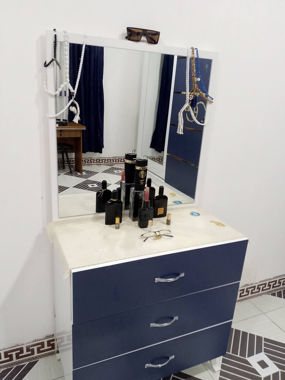 غرفه تركيا 5 قطع نظافة 95 بل مئه
السعر 500 مع مكتبه خشب تركي للدراسه عنوان موصل حي زيونه للتواصل على هذا الرقم ***********
