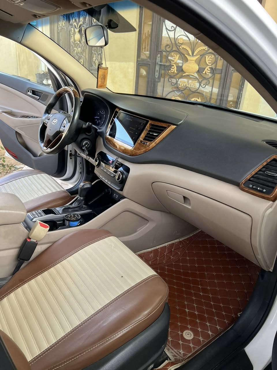 السلام عليكم للبيع توسان 2018 خليجي
رقم بغداد الدولي تحويل مباشر
محرك 2000 دوش 
كير محرك حدادية تبريد تدفئة شركة 
ماشية 66 الف حقيقي 
ويل كروم حجم 18 
كامرة خلفية مري اوتو شفط 
مود درايف لد امامي 
لايت زينون عدسات 
السيارة كفالة عامة من الصبغ والتبديل والشخط والرصعة حتى الدعاميات مكفولة مدوشمة كشنات وارضيات 
***********
