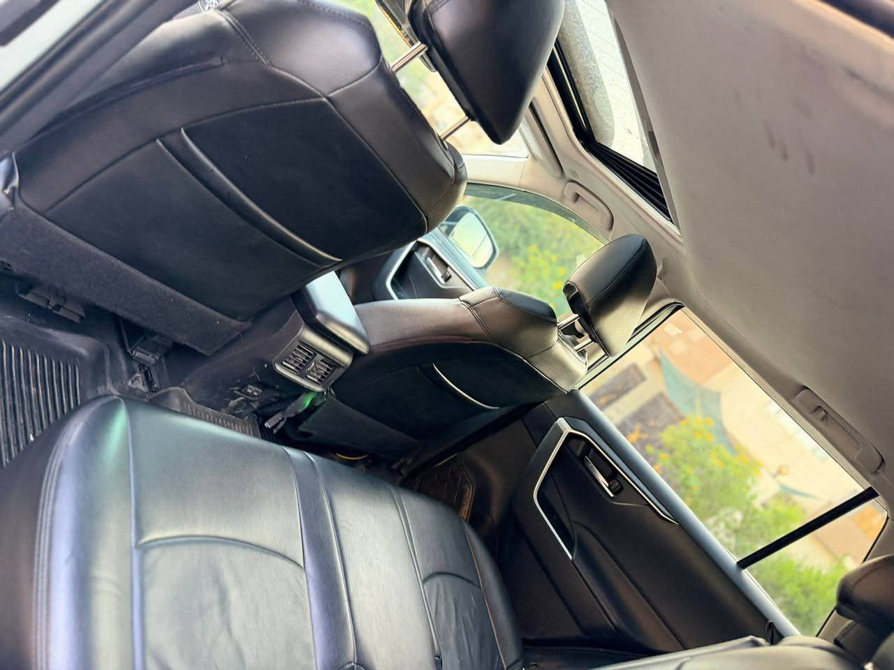 تويوتا راف فور  سمنتي فول مواصفات سياره xp  
Xle ماشيه 24000ميل  بيها جاملغ و باب وشويه من داخل باب بي بعد مابي شي بجم كبس بشرط كلشي ايرباك ستيرن طاك مرجع بيلادي 
ودوسات بيلادي  بي سياره قليل راف فور يجي بيها درسات كشن جلد تحكم رادارت تبريد مركزي  فول سياره 
2T3W1RFV0PW299168
*********** كركوك, العراق
