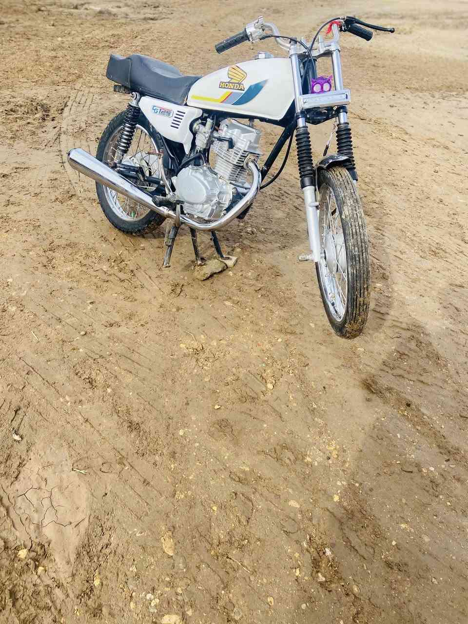 السلام عليكم دراجه للبيع موديل 25 شلامچه اصلي كلك مكفوله عشائرين  مامفتوحه   السعر 550 وبيه مجال وليجي مايرجع فارغ وبي خير ويدلل نشالله + *********** ) مكاني الشطره
