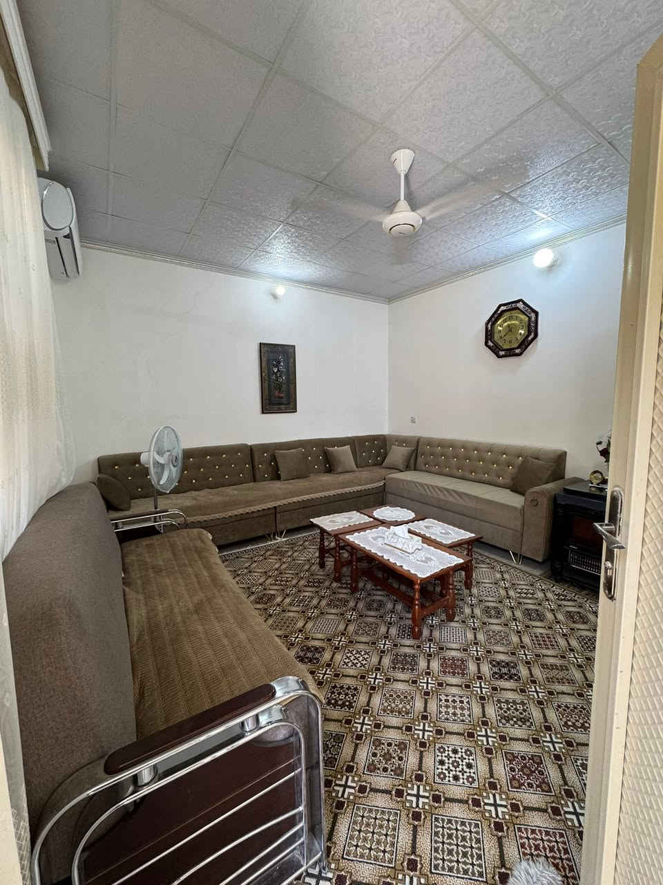 ✅دار  للبيـــــــع// ركـن في  المزرعة بسعر مناسب  ✅ 
 
🏗️📍المــــــــوقع// مزرعه _ فرع صالح باجلان  _ او روضه تفائل النموذجي 

✏️المســـــاحة/ 100م مربع / طابـــــــو زراعـي

🚩 الدار  ؛؛  طابق الاول ( غرفة نوم _ صحيات داخلي وخارجي _ استقبال مطبخ _ هول داخلي _ طرمه 

🏳️ موقع رائع    _ قرب السوك  _  بناء جديد

السعر // 64 مليون وبي مجال 

🏫📚نستقبل جميع عروض البيع و ترويجها بإعلانات 

للمزيد من التفاصيل الاتصال او المراسلة خاص  ***********
 📍موقع المكتب  📌 خانقين - المزرعه
خلف جامع الهدايه
