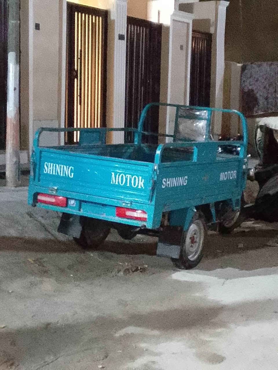 سلام عليكم
ستوته للبيع كامله مكمله عوزها بس سايق 
بيها ضربات بلبدي خفيفه اذا تخشبها تضيع 
مديل 23 
مكينه خرسه 
كهربائيات كلها شغاله ،السعر 2000 وبيها مجال للطيبين 
هاذ رقمي (***********) خابرني واني خادم
