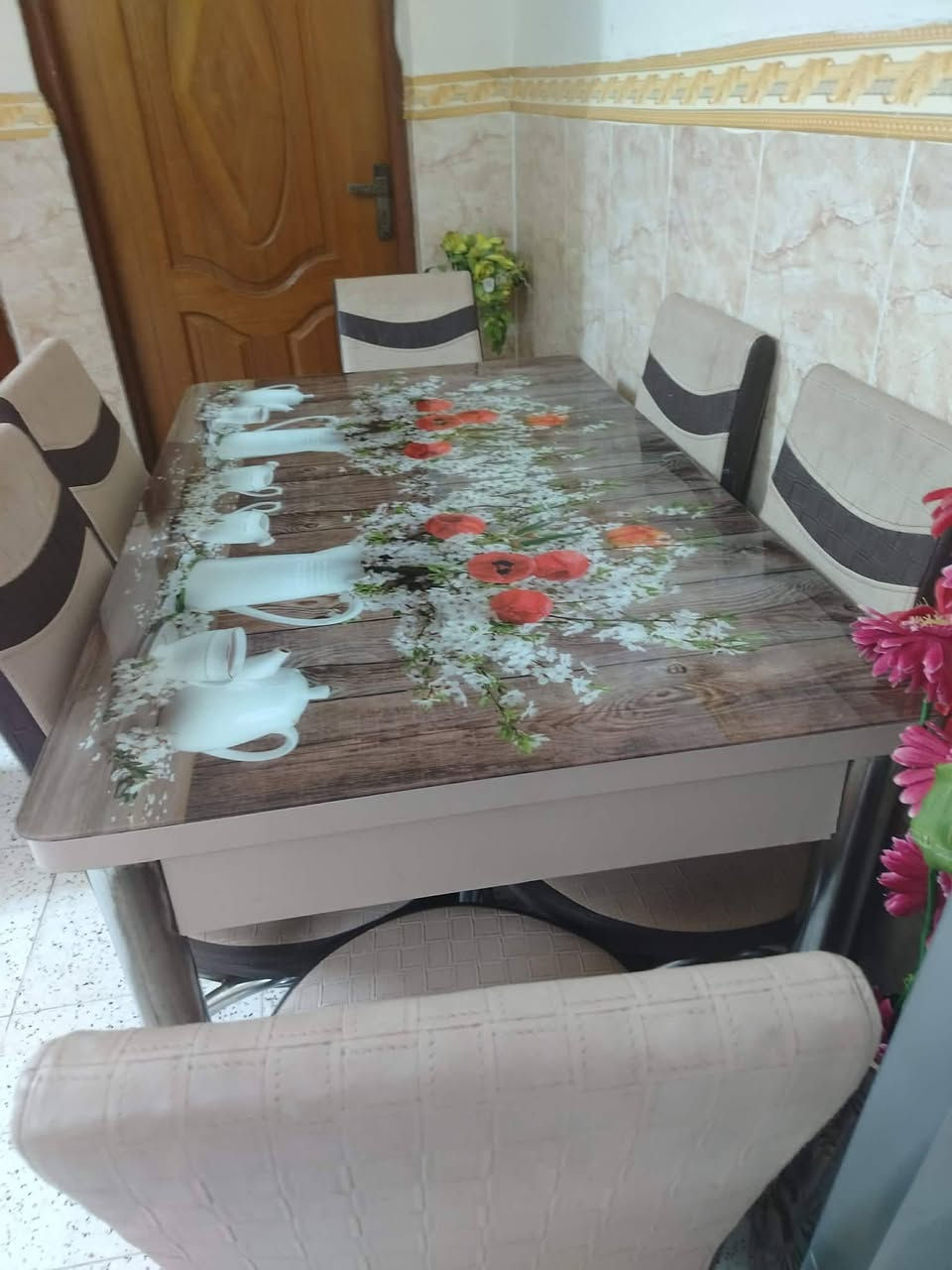 ميز طعام للبيع ..مراسلة خاص او اتصال ع هذا الرقم ***********
