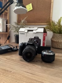 كامره كانون 250D وية الكت مالتها وياهم عدسه 50 ملم فتحه 1/8 الكامره شت...