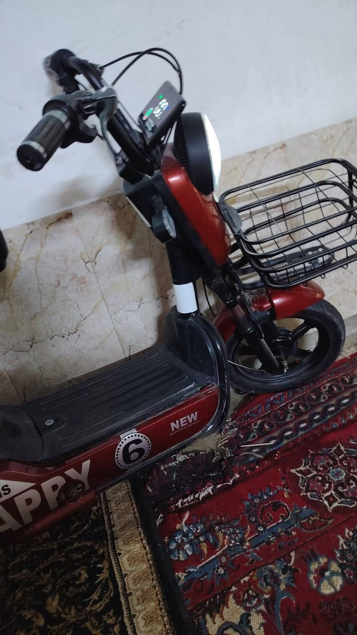 سلام عليكم شباب بايسكل شحن للبيع موديل 2023 اي عيب ما ابي نظافه فول السعر 175 وبي مجال كركوك حي النصر رقم واتساب ***********
