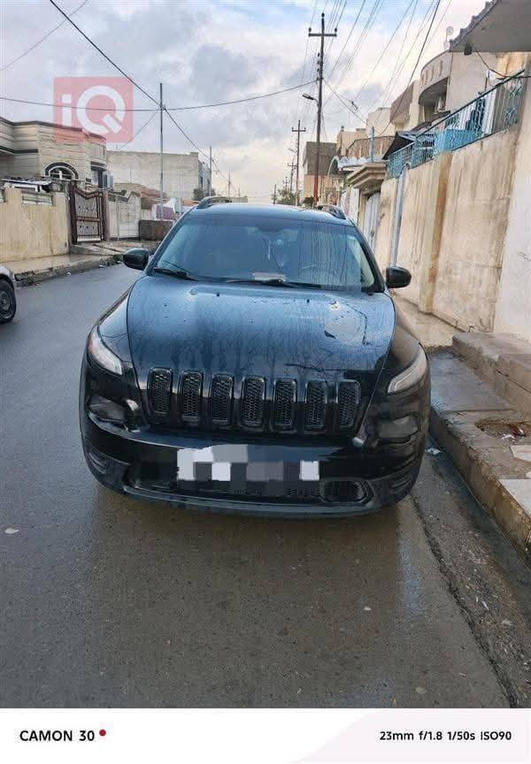 للمراوس بسيارة تكسي هم ترهم 
🚘 للبيع جيب شيروكي موديل 2016
المواصفات:
گير أوتوماتيك 9 نمر
كشنات هيتر (تدفئة)
ستيرن هيتر
سايد بريك بصمة
تشغيل عن بُعد
تحكمات ستيرن
تبريد + تدفئة شغالة 100%
🔧 الحالة الميكانيكية:
مكينة + گير بشرط الفحص
🎨 الضرر / الصبغ: جاملغ
و ربع البوند فقط
بدون دواخل ولا إيرباك
موضح بالصور
📄 التسجيل:
رقم دهوك دولي
هزّة جديدة
محوّلة باسمي قبل شهر
📍 موقع السيارة:
موصل – حي الميثاق
💵 السعر جداً مناسب 120وبيه مجال بسيط 
للاستفسار اكثر اتصل ***********.. ***********
وتساب او اتصال شعندك نزل
