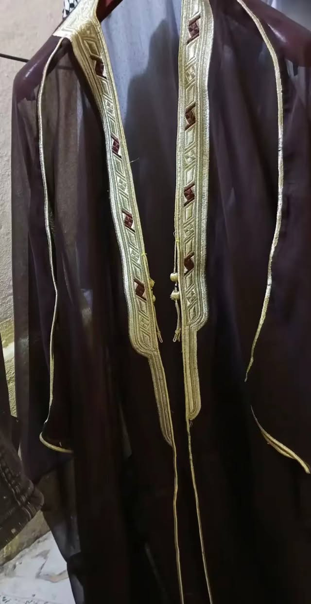 مكوى لمسة اناقه غسل وكوي وتغليف كافة انواع الملابس وبدلات الاعراس والمناسبات  معنا تكتمل اناقتك استلم ملابسك بنفس اليوم  للتواصل ***********
