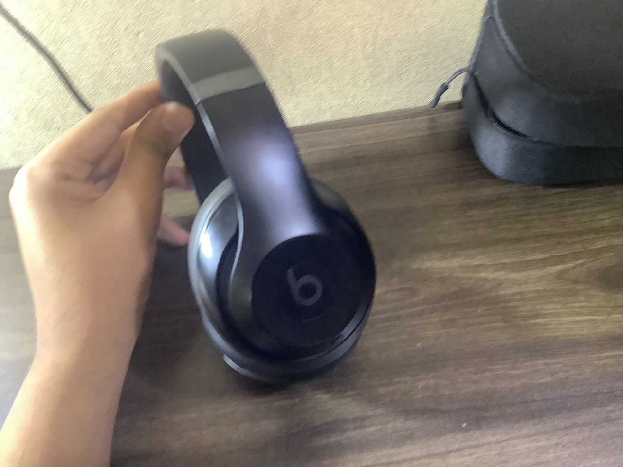 سماعة Beats Studio Pro  اقوى و احدث اصدار اصلية ربط برنامج   نفس نظام سماعات ابل سعر 150  قفل   وية توصيل يكول غالي شوف شكد سعر


**إذا كنت صاحب هذا الإعلان وتريد حذفه لأي سبب، رجاءا أرسل رسالة إلى الدعم الفني**