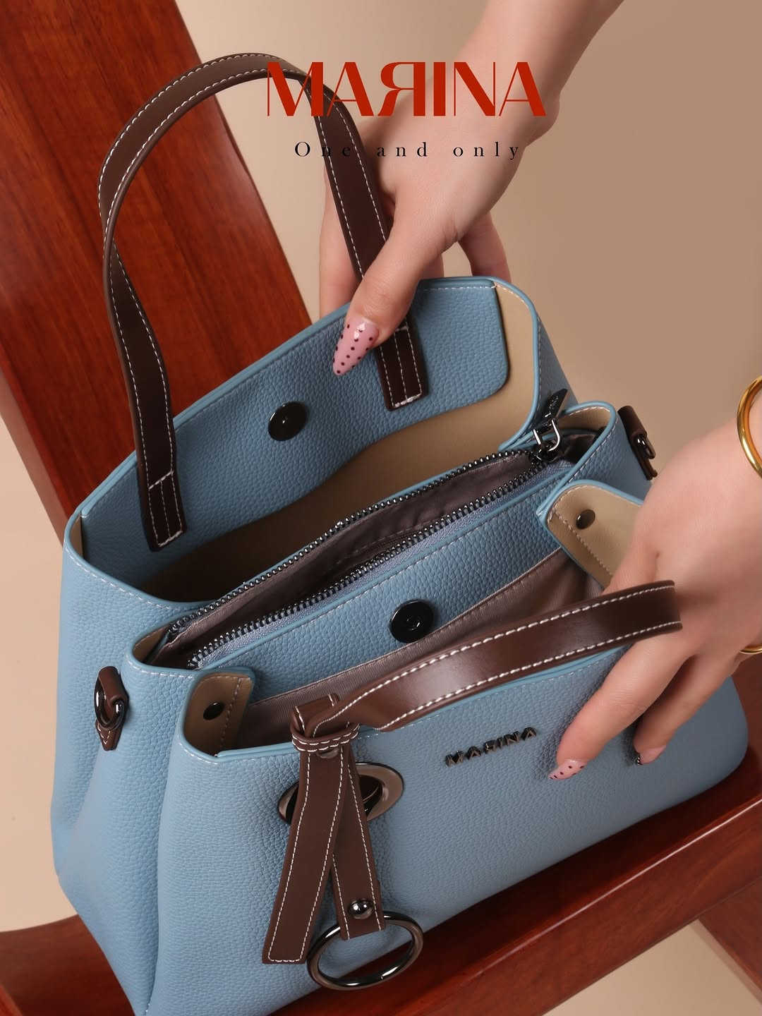 MARINA..
توفر لكِ كولكشن من الحقائب 👜
 مصممه بأحدث الدزاينات ذات الكوالتي العالي 
قياسات الحقيبه 
ارتفاع20CM
عرض26CM
✨ القطع مضمونه وقابلة للتبديل إذا كان بها خلل مصنعي
متوفر توصيل بغداد وجميع المحافظات 
كلفة التوصيل 5000 
يمكنكم التواصل عن طريق  الرقم الخاص بالشركه :-7712
اختاري أناقتك من مارينا🌹⁩⁩⁩#اكسبلورexplore#المنصور14_رمضان#فلو#هاشتاك


**إذا كنت صاحب هذا الإعلان وتريد حذفه لأي سبب، رجاءا أرسل رسالة إلى الدعم الفني**