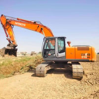 هيتاشي 210LC • حفارة • جاهز بالشغل