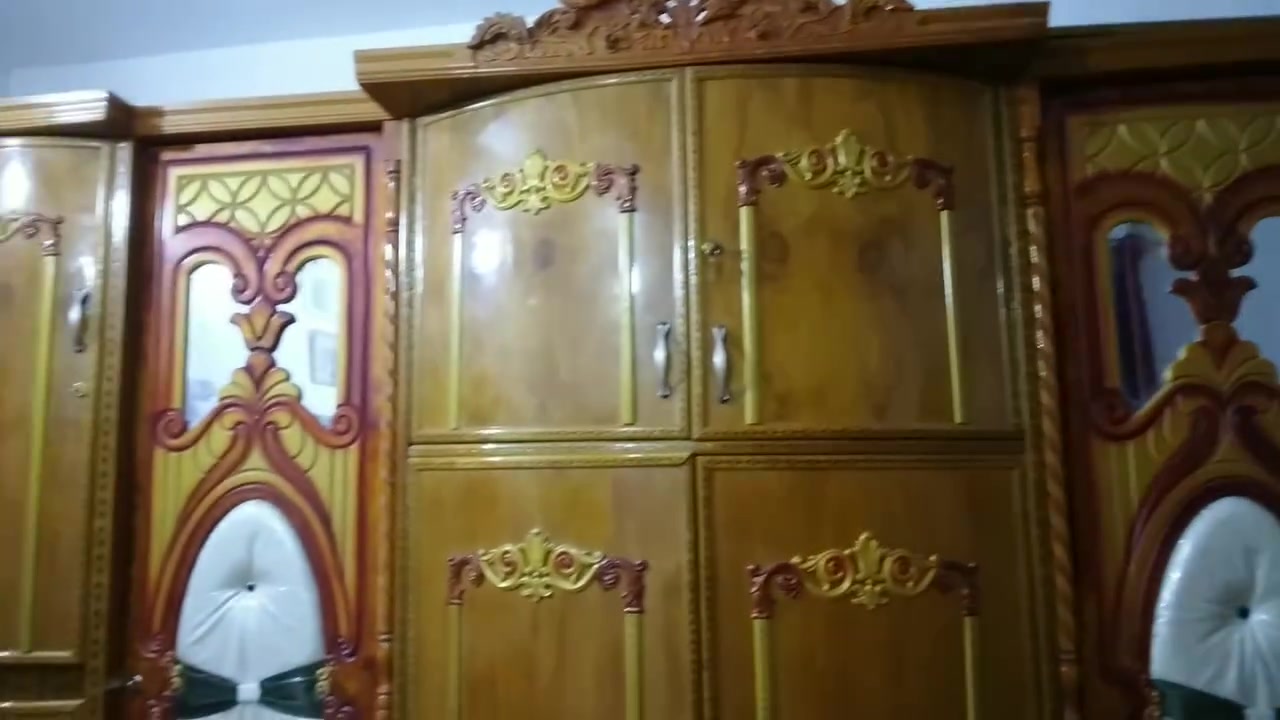 غرفة اخشاب للبيع السعر ٧٠٠ 
لتواصل ***********
