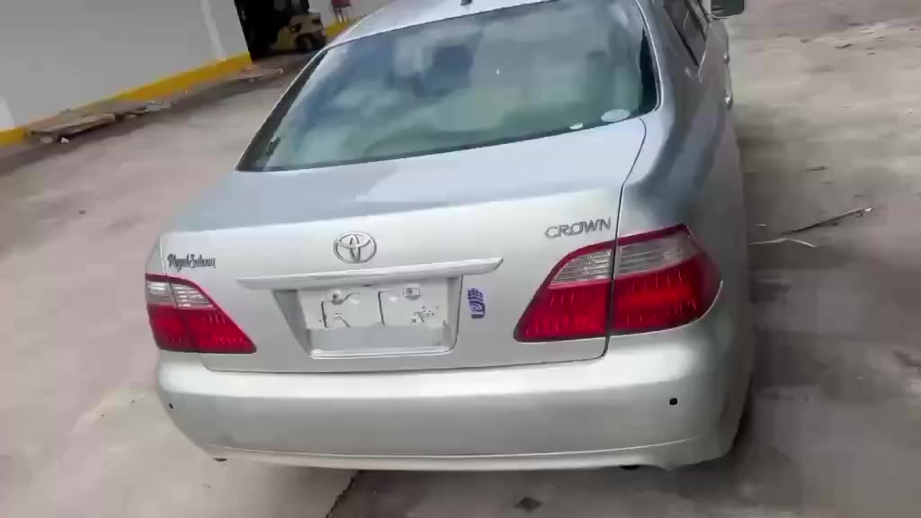 حاويةي تازة تازة داخل نموونة 📦📦📦 ٢٠٠٦ براوة سةقف و كةڤةر بةشةرت گةرماو گةرم تازة داخلة مةكينة بچوك گير گةورة 
***********
