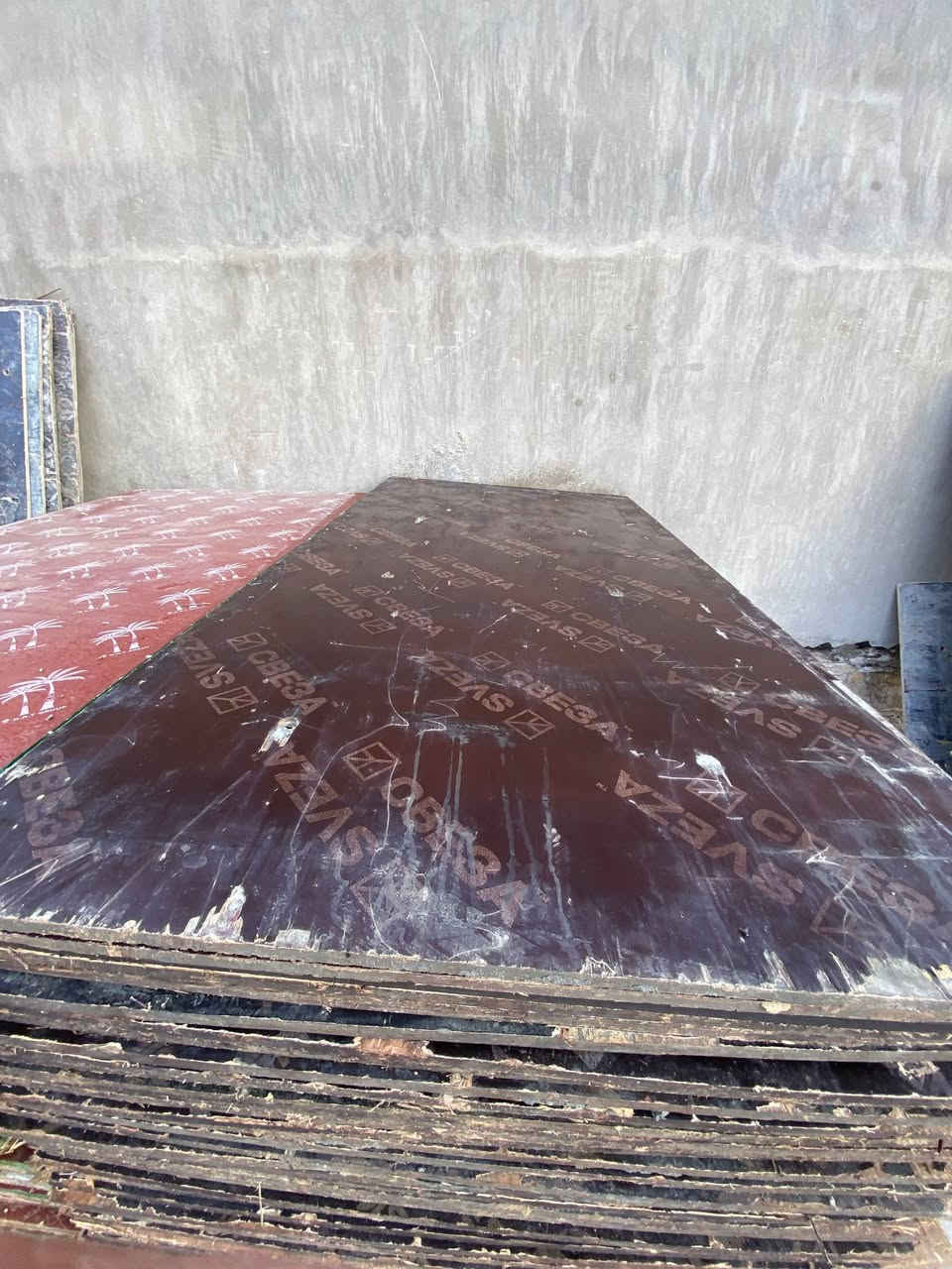 سلام عليكم بلاويد روسي درجه اولئ كيج 22 ستندر فقط كمية مفتوحه بسعر مناسب جداا للتواصل ***********//***********
