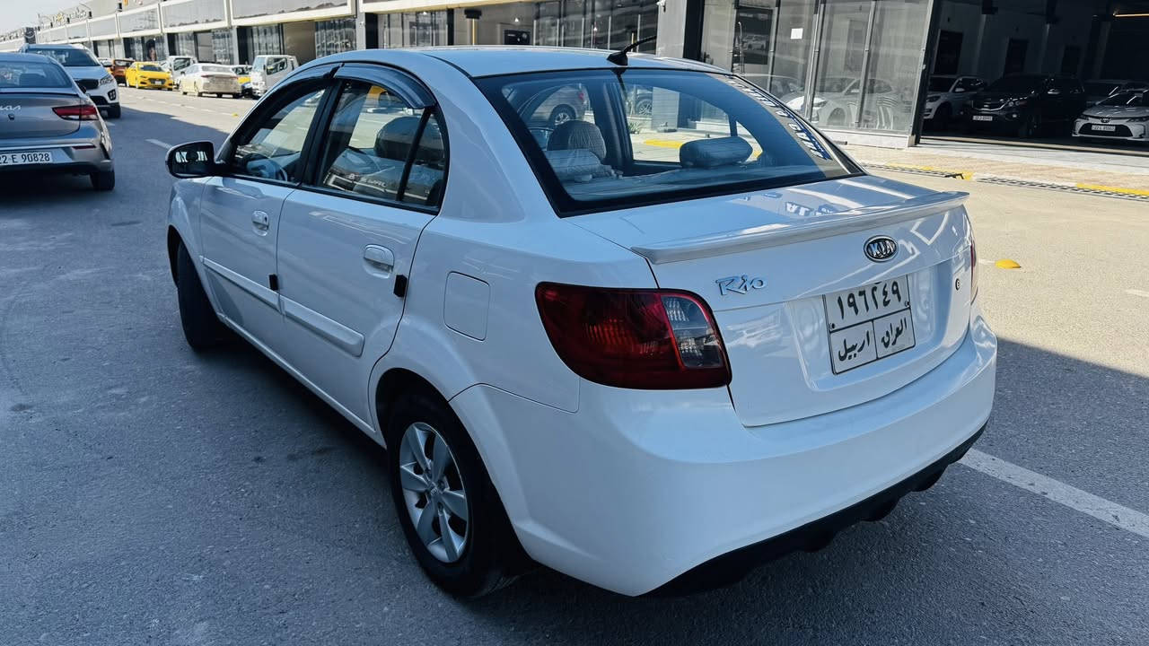 كيا ريو 2011
السياره بلا صبغ بس بيها ملاحضتين بارد بسيطات وكم رصعه حجم المحرك 14 كير ومحرك شرط سنويه وهزه ساقطات سعر السياره 100 مجال بسيط جدا 
مكان السياره موصل المعارض الجديده معرض العابد 
*********** واتساب متواجد
