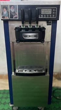 مكينة ايس كريم • صناعة ايطالية • مستعملة شهور