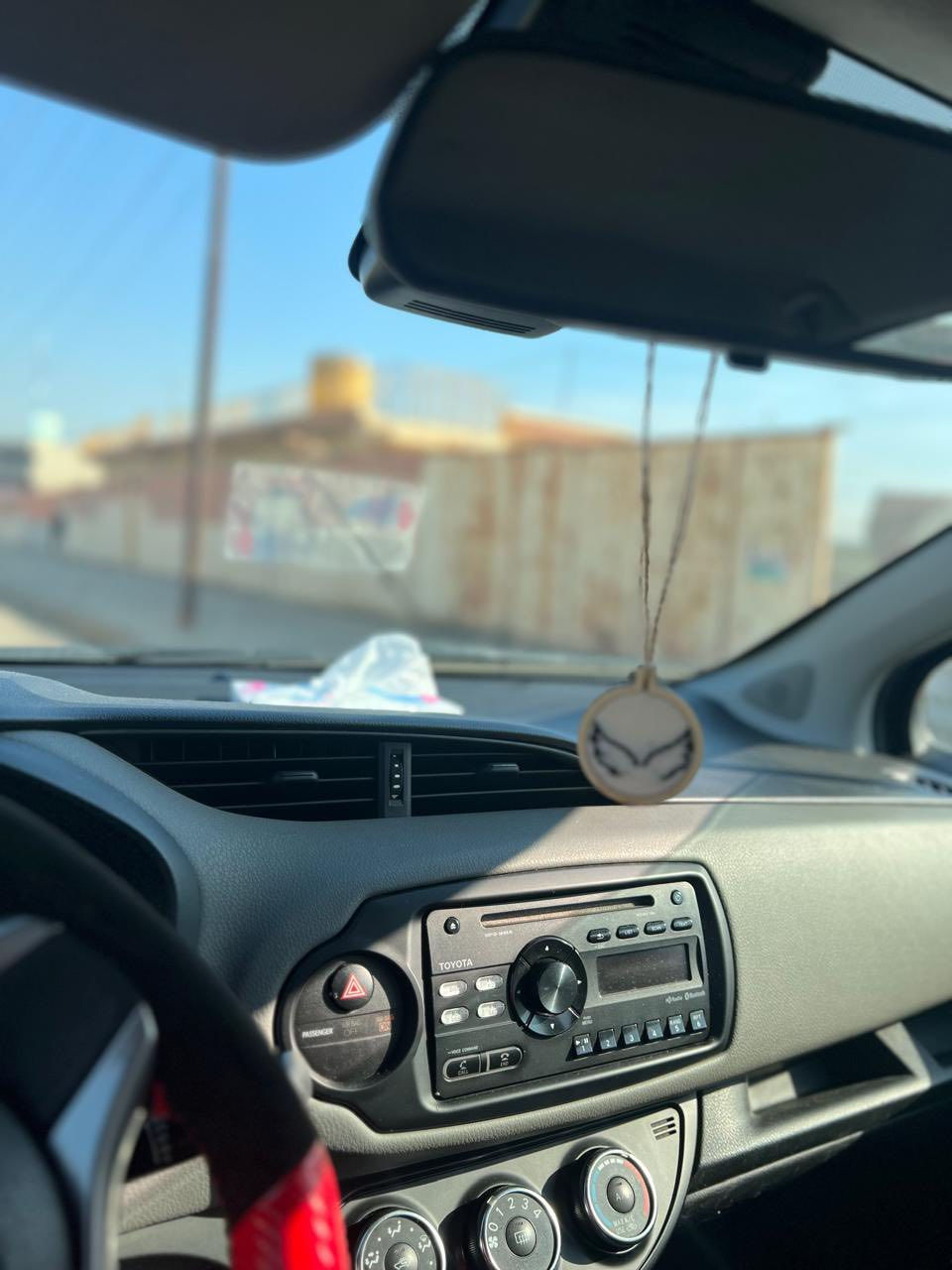 السلام عليكم يارس 2017 امريكي
سياره نظيفه لا جوليح ولا بداية جوليح وسوالف المعارض تحكم ستيرن قفل مركزي محرك وكير لوك شرط بانزين عادي تبريد فول السيارة ماشية 64 قابل لزيادة سياره مال بيت  بيها بارد قليل ونص جاملغ امامي صبغ فقط على ايدنا
 السعر 118 وبي مجال بسيط
مكاني الموصل الاتصال ***********
