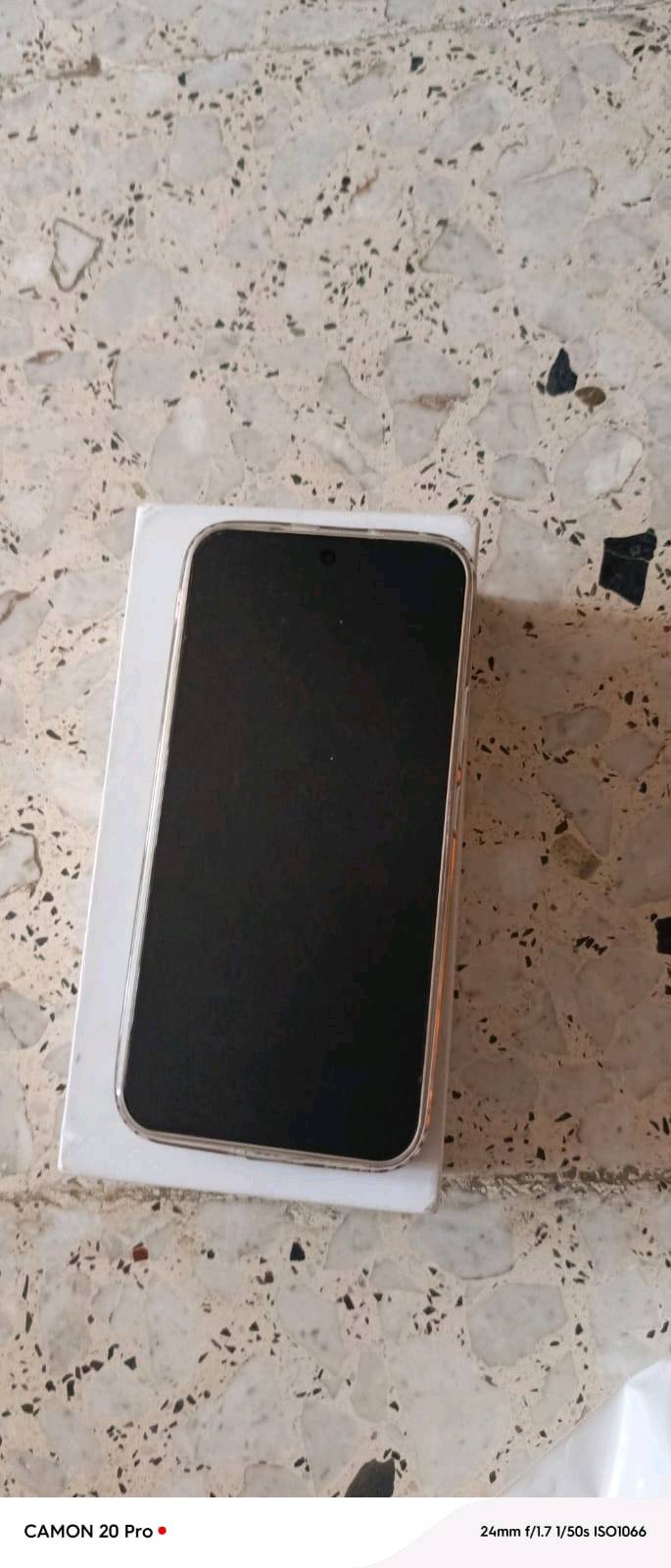 السلام عليكم جهاز هونر 400  نسخه ال5G ذاكره 512 العشوائيه 12 جهاز غني عن التعريف اخو الجديد للبيع سعر 500 وبي مجال سبب البيع محتاج مكاني بغداد مدينه الصدر 
رقمي (( *********** )) اني مغلف الجهاز 
لون الجهاز ذهبي نضيف كلش غراضه كامله شاحنه كارتونه