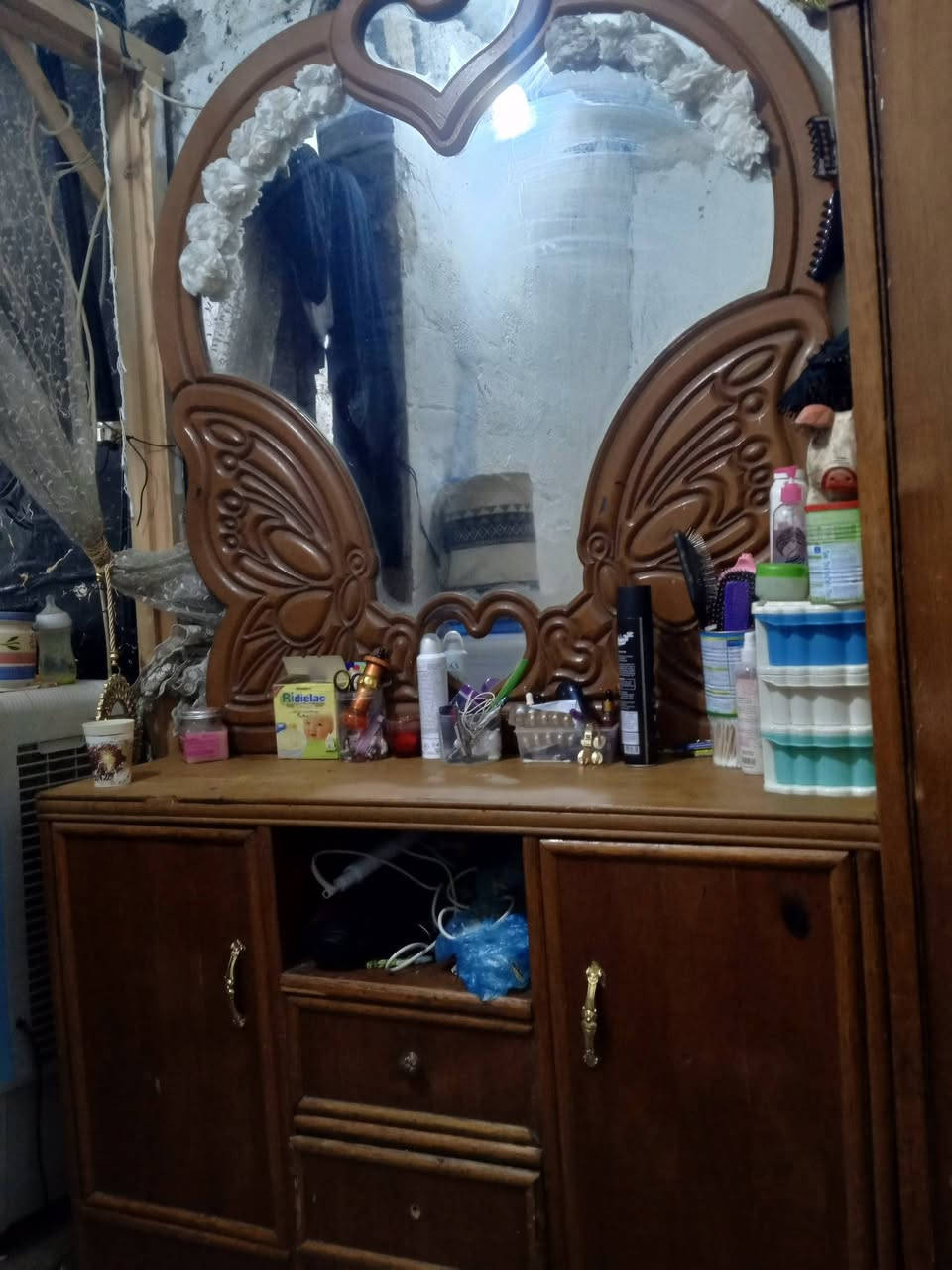 سلام عليكم تخم 200 وثلاجه 150 بلازمه ب 75 وعندي كنتور بابين و ميز تواليت و جربايه نفرين طباخ نظيف شغال سعره 70براد حار بارد سعره 60 بغداد حسينيه 
 *********** بي واتساب
