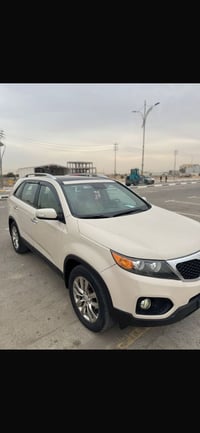 للبيع كيا سورينتو موديل ٢٠١١ فول بصمة بانوراما 7 راكب 6 سلندر 3 قطع تب...