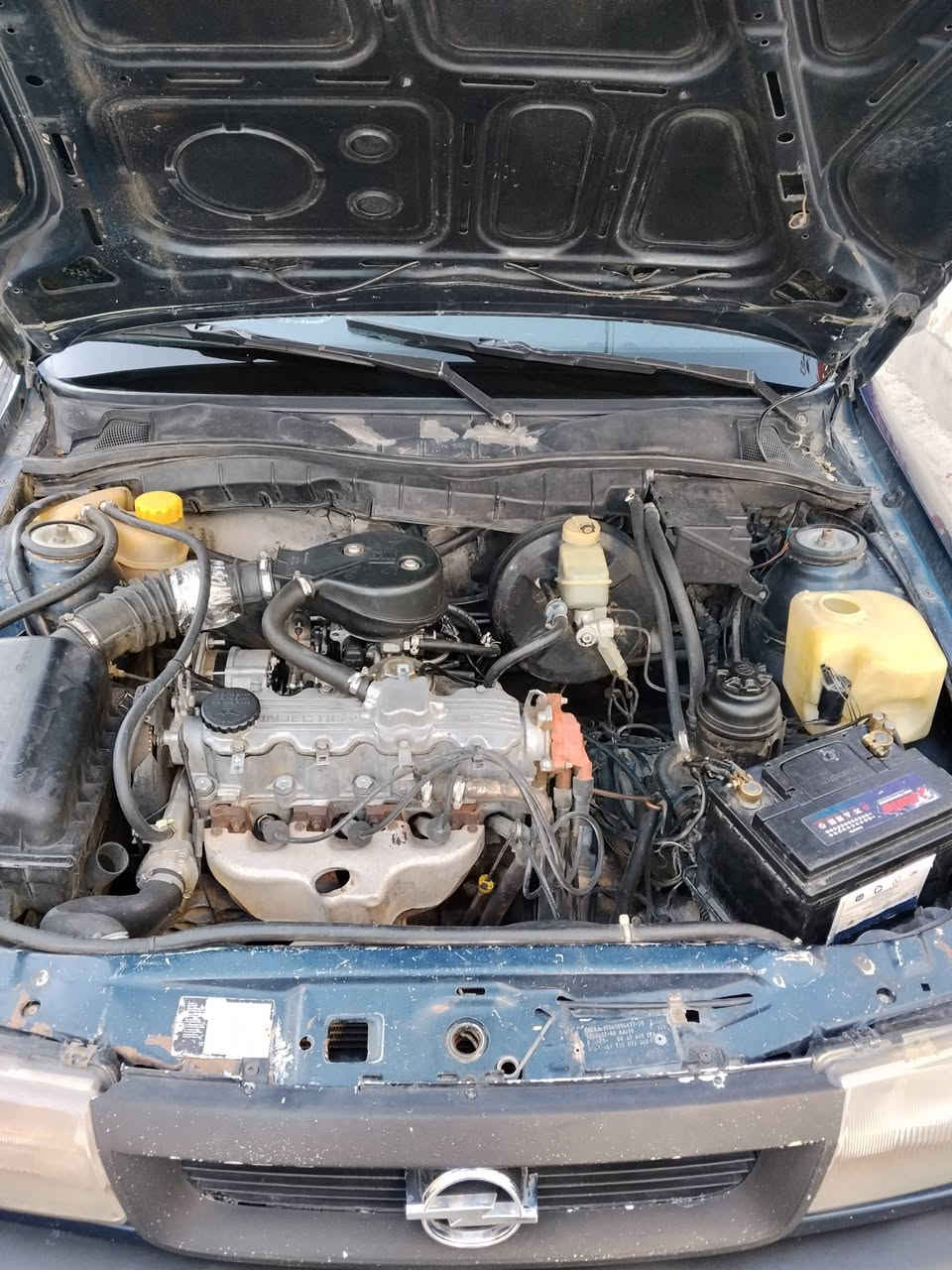 سلام عليكم اوبل فيكترا موديل 1991 مكينة 18 لا صرف ولا بخار كير اوتوماتيك سنويه منتهيه سنه و نص  بسمي ***********
***********
