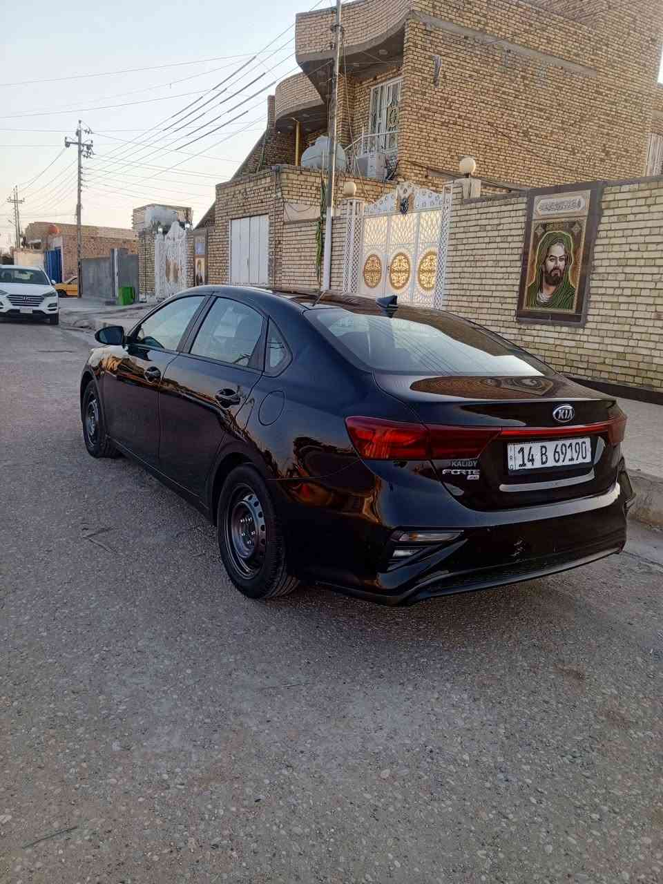 كيا فورتي موديل 21. وأرد امريكي// حادثة جاملغ وبنيد فقط  حره. سنويه ال31 نكليزي / ماشيه 8لاف.حقيقي. سياره. مكينه 2000دوش كير مكينه كفاله كهربائيات حداديه تخم تاير كله شغاله تبريد تحكم ستيرن حساسات.  السعر 👈.  98. وبيها مجال قليل العنوان العمارة 🦅 مكلف بنشر شراي تصل علا صاحبه 📞. ***********
