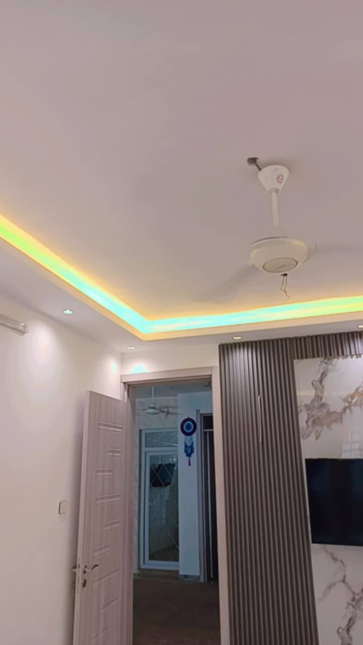 دار مساحة ١٠٤ متر واجه ٦.٥ نزال ١٦ يحتوي على غرفتين نوم واستقبال ومطبخ وصحيات خارجية وداخلية البيت جديد أمانه الله منطقة الخطيب الزراعي قرب شارع ٦٠ هياكل الغزالية بعد أربعة بيوت متوفر ماء كهرباء تبليط إنترنت مناسب بالنسبة لسعر البيوت اليما رايده ١٣٥ وهذا رقمي ***********
