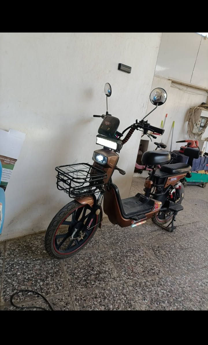 السلام عليكم
دراجه شحن للبيع من نوع HIS
فول المواصفات 
خمس بطاريات
ملف 1200W
فولتيه 60V
4 نمر
هورن
سله كبيره
اشاره يمنه يسره
دبل اشاره
لايت LED ناصي
لايت بلوجكتر عالي
بريك امامي خلفي
امرايات يمنه ويسره
نشرات خلفيه وجانبيه
وياها شاحنه البايسيكل
تكدر تربط بلوتوث بيه
واي عطل بيه يظهر بلشاشه
وياها ستاند موبايل وتكدر تشحن تلفونك بيه
وستاند رجلين تفتحه وتسده المقعد الأمامي والخلفي
وياها سويجين تشغيل وياها بصمتين تشغيل عن بعد
وتكدر تقفل التاير الخلفي بعد ما تتحرك الدراجه وتفتحه
خلال البصمه
بلشاشه سرعه 99 وتقريباً 70 حقيقي
مستخدمه قليل أقل من شهرين
العنوان نجف كوفه
السعر 550 وبيه مجال
الرقم ***********
