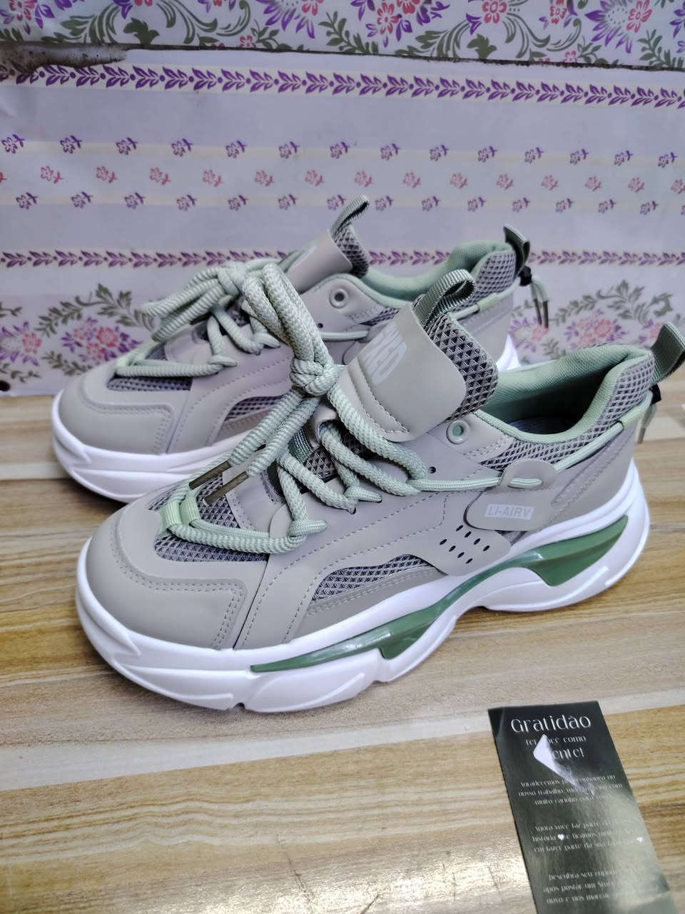 احذية امزون ماركات اشكال و قياسات مختلفة القياسات والاسعار بالصور كل صورة متوفر قطعة واحدة فقط موضحة بالصور للطلب او الاستفسار التواصل عبر رسائل الصفحة متوفر توصيل بغداد ومحافظات 👍 #تابع_الصفحة_يوصلك_كلشي_جديد


**إذا كنت صاحب هذا الإعلان وتريد حذفه لأي سبب، رجاءا أرسل رسالة إلى الدعم الفني**