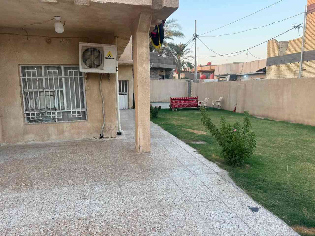 دار سكن طابو في حي ( الجمعية ) 
امام بيت ( سلمان عرمان ) - ( ركن ) 
مساحة / ٣٣٠ م 
تحويل ( مباشر ) 
خدمات - ماء - كهرباء 
بناء طابوك - صب كونكريت 
صحيات داخلية + خارجية 
يحتوي على ( ٣ ) غرف نوم 
موقع مميز جداً ( للسكن ) 

للاستفسار مراجعة مكتب ( غيدان ) للعقار  
واسط - الزبيدية - مقابيل حي ( الصناعي )  
***********  
*********** محمد سيد غازي
