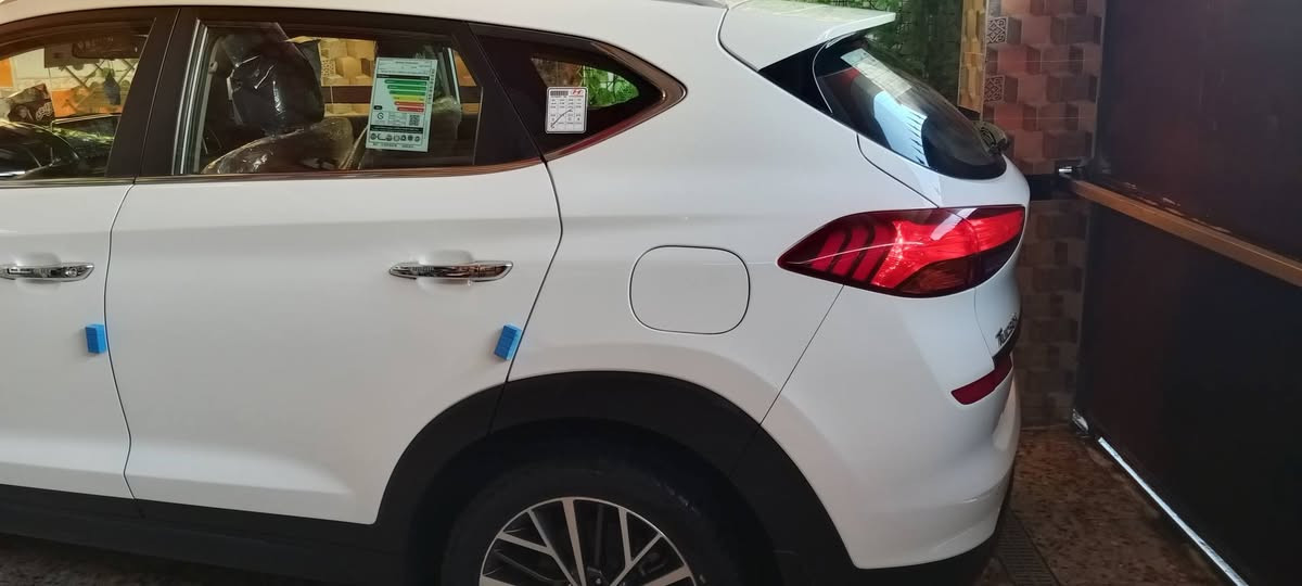 للبيع توسان خليجي موديل 20 رقم بغداد رقم الجديد سنويه مجدد وهزه تحويل مباشر فول مواصفات عده البنوراما بصمه كشنات جلد كهرباء خمس عدسات شاشة حساسات وباقي المواصفات المعروفه مكفوله من الصبغ ماشيه 67 ألف العنوان بغداد والشراي يتصل ***********
