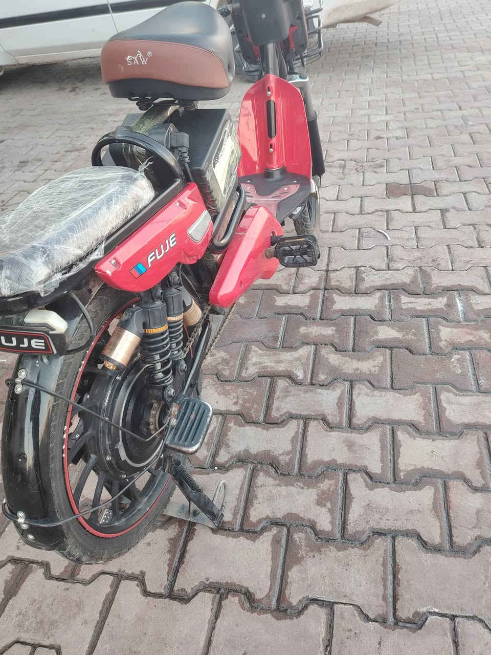 سلام عليكم عندي هذه بايسكل شحن حجم 20 مابي اي عيب كهربائيات كوله شغال بطاريه جديد اربع بطاريات موديل 2024 مابي اي عيب سعره 400 او بي مجال اي استفسار تعال خاص


**إذا كنت صاحب هذا الإعلان وتريد حذفه لأي سبب، رجاءا أرسل رسالة إلى الدعم الفني**