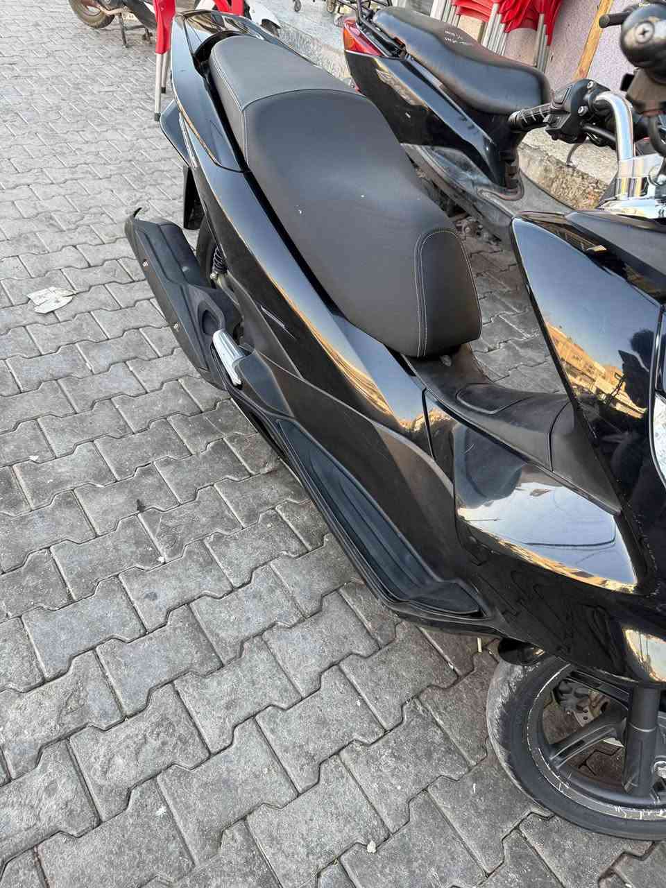 دراجة pcx الجيل الثاني مكفولة كفالة عامة من الشخط محرك مكفول سعره 17ورقة وبيهه مجال مكاني مدينة الصدر ***********
