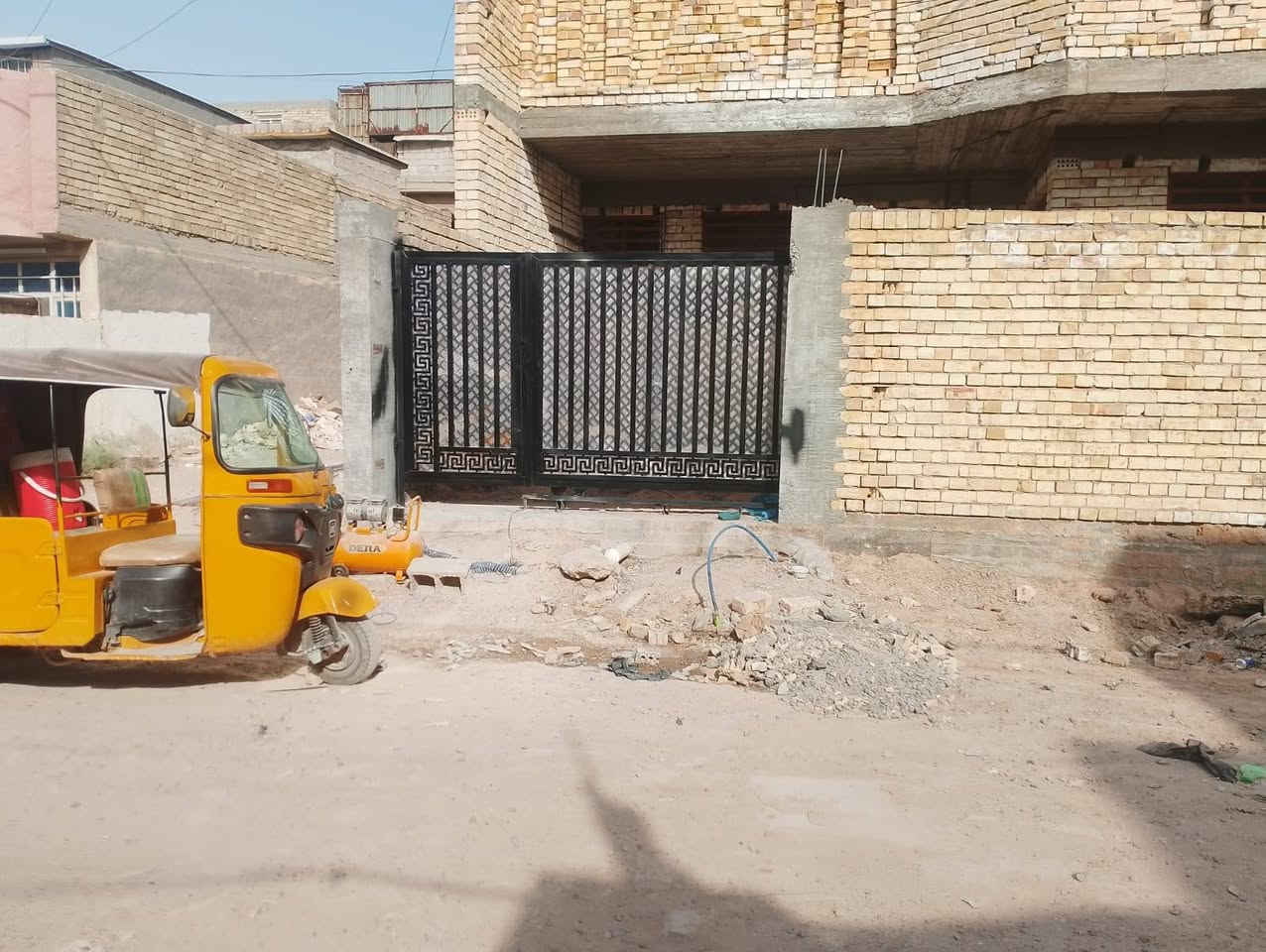 سلام عليكم اي شخص محتاج حداد لكافة أنواع الحدادة يجيك الباب سبع قصور حي اور مدينه الصدر شعب ابو فاطمه الحداد ***********

