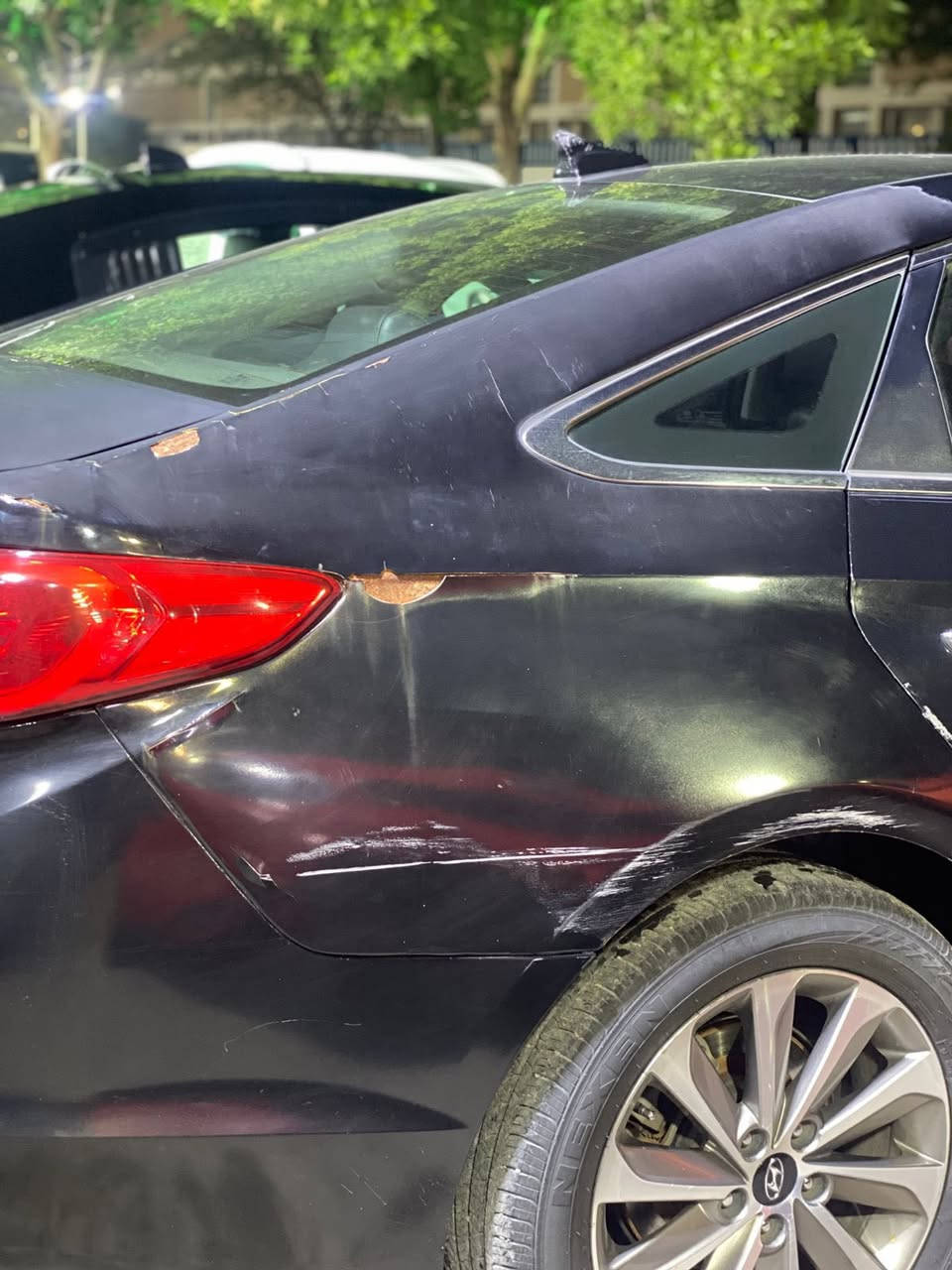 السلام عليكم
سوناتا 2017 للبيع 
سبورت فول مواصفات
مكينه 2400 
كشنات جلد 
فتحه سقف
رقم بغداد باسمي مشروع وطني تحويل ثاني يوم
حادث خلفي بدون ايرباك
صور الحادث بالمنشور 
السعر 122 ورقه وبيها مجال
مكاني بغداد
***********
