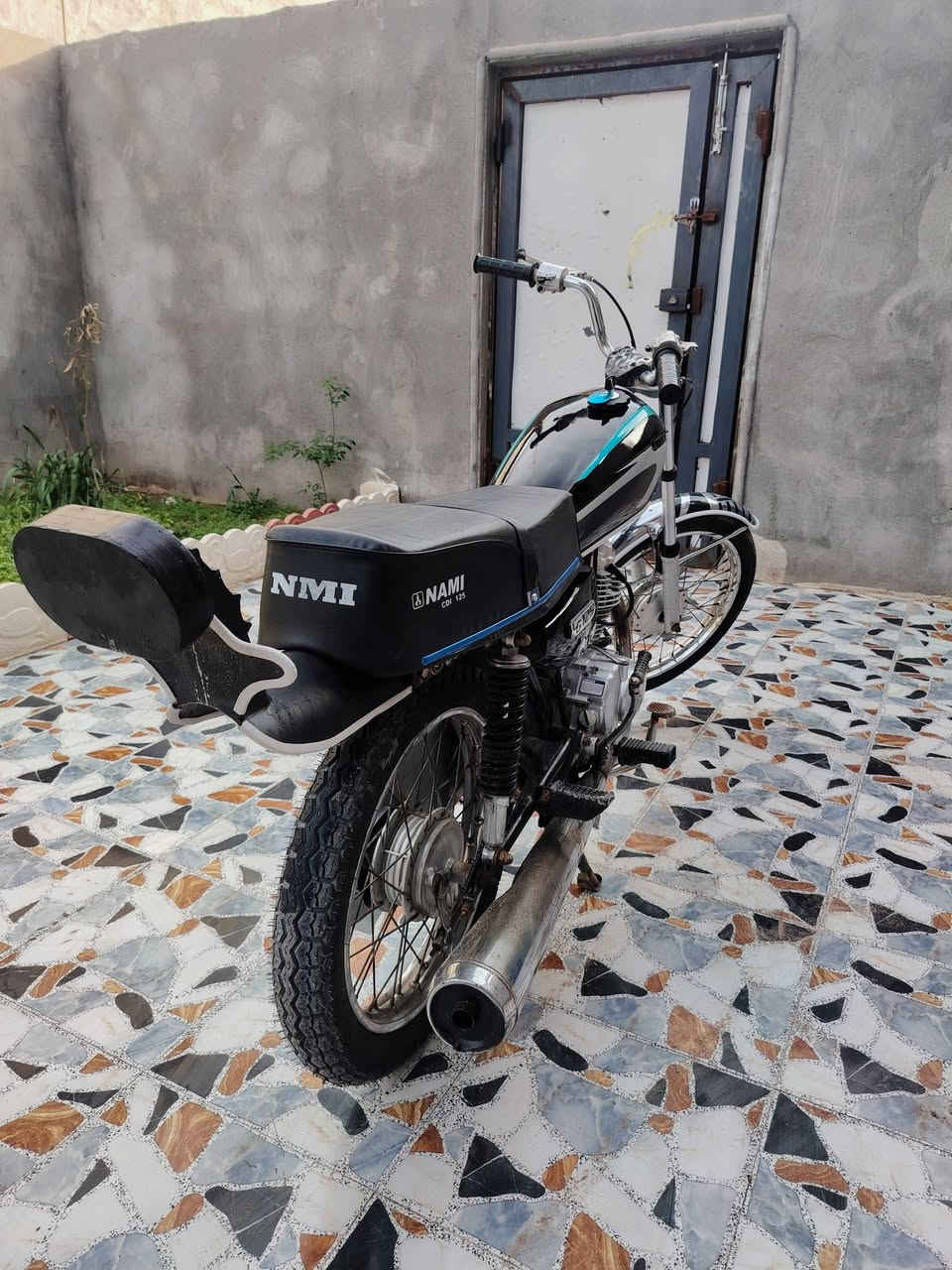 السلام عليكم 
دراجه للبيع نامه أصلي شلامجه دراجه نضيفه محرك ما مفتوح دراجه جاهزه وحلوه العنوان بصره ابو الخصيب رقم الهاتف: ***********
