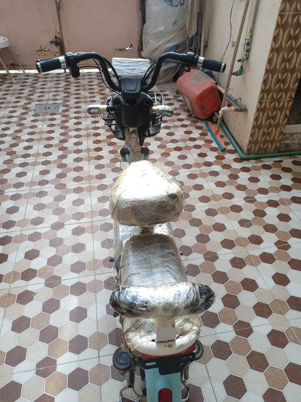 السلام عليكم مطور شحن حجم 14تخم تاير باتريات جديده نضيف كلش السعر 275 وبي مجال مكان ديالئ المقداديه رقم ***********
