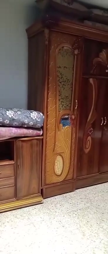 سلام عليكم عندي غرفه لبيع سعر خمس ميه وخمسين وبيه مجال 0774 617 6145
