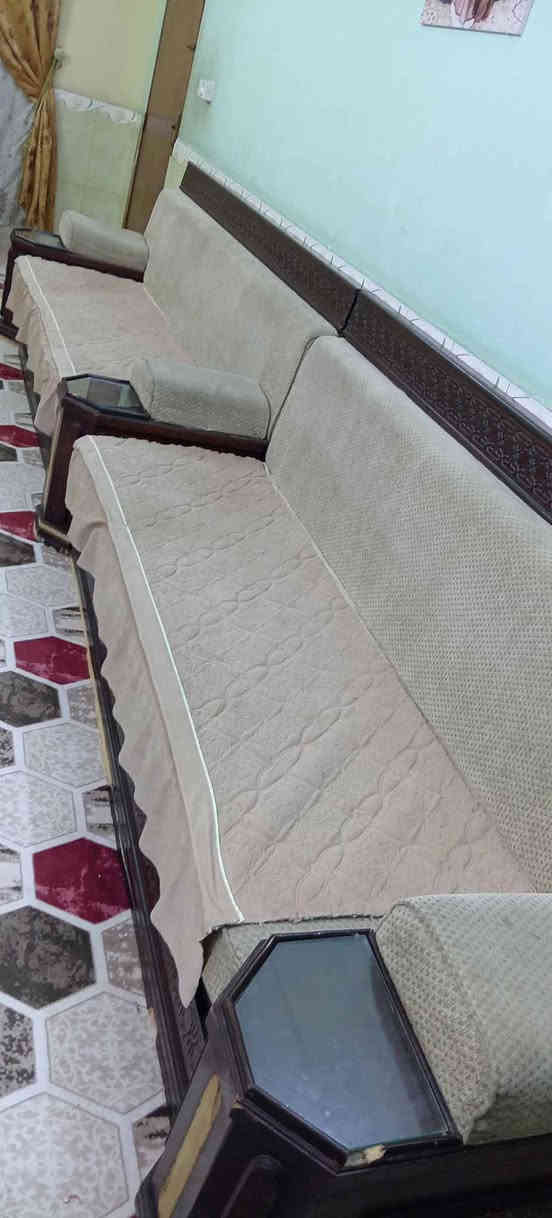 تخم قنفات للبيع كويتي خشب صاج متانه وقوه فول قماش قديفه الخشن  نضيف ديوان  مساحه 8.5 *3.5 تخم جاهز   بي تلحيضات بسيطه السعر 600  وبيه مجال للشراي للاستفسار *********** موجود واتساب واتصال البصرة, العراق
