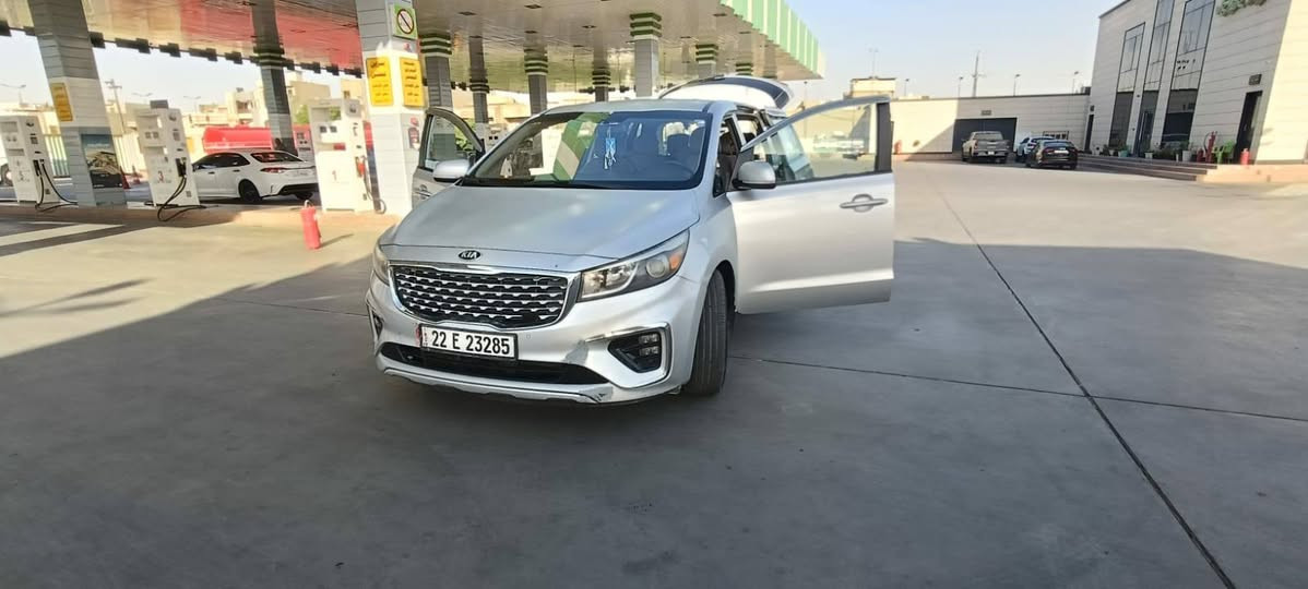 السلام عليكم
#للبيع سيارة كيا سيدونا موديل 2017 فئة LX وارد امريكي رقم اربيل 
سيارة بيهه قطعة وحدة باب الجنطة نفسه مصلح بدون دواخل
المواصفات
1- كيا سيدونا LX موديل 2017 
2- محرك 6 سلندر 3300 
3- ويل كب حجم 17 اصلي مع تخم تاير جديد
4- حساسات امامية خلفية اصل 
5- كاميرا خلفية دوارة مع الستيرن 
6- ابواب جانبية كهربائية سلايد 
7- كشافات دعامية اصل ( بروجكترات )
8- اشارات بالمرايا الجانبية مع مرايا جانبية شفط كهرباء 
9- تحكم فول كهرباء لكرسي السائق
10- تحكم ستيرن جهتين بلوتوث حاكية وتحكم بالشاشة الداخلية 
11- شاشة دشبول كبيرة لمجموعة من الايعازات 
 12-بردات داخلية اصلية للابواب والمقاعد الخلفية 

 ‏‪***********
مكان السياره بغداد المشتل
