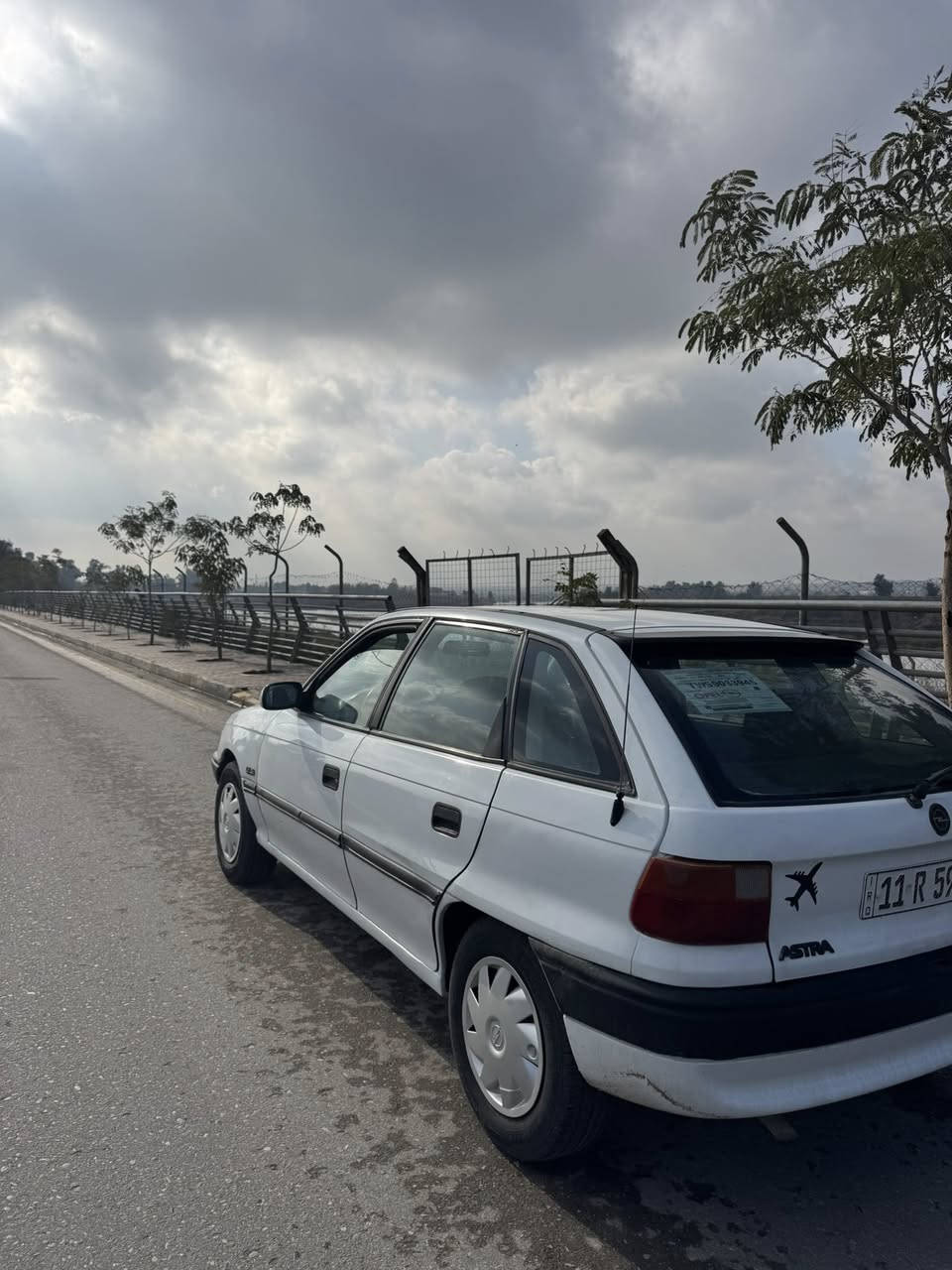 استرا
حجم 16 ✔️
گير عادي 
رقم بغداد ( انكليزي) 
بأسمي انا الشرعي  ( تحويل ثاني يوم ) 
هزه جديد 
سنوية عظم جديد 
سياره بلاديه بدون صبغ بدون اي ضرر 
غرفه نضيفه 
فتحتة سقف 
تدفئه فول 
طخم جديد 
طخم تايرات جديد 
شرط سياره بلاديه وجاهزه من كلشي 
بدون اي ضرر 
السعر 45  وبيها مجال 
الشراي يجي خاص او يتصل على هذا الرقم 
***********
