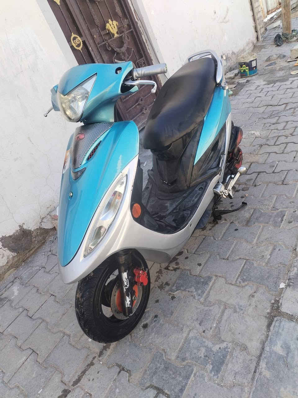 سلام عليكم دراجة كامكو جي فور دراجة كل نقص مابيها دراجة شلعة ومعدل فول دراجه صارلها شهر من طالعه من الحاويه ومكاتبتهه بيهه دراجة محرك مامفتوح دراجه كهربائيات كلة شغالة دراجة حلوه نضيفه السعر 550 وبيه مجال مكاني نجف الرقم ***********
