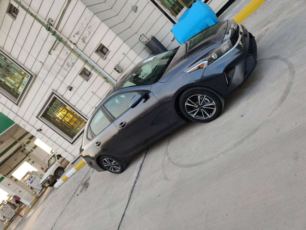 السلام عليكم فورتي موديل 23 بها بونيد وشاملغ بدون دواخل نص فول السياره رادارات تحكم ستيرن شاشه مكان السياره ناحيه الرشيد***********
