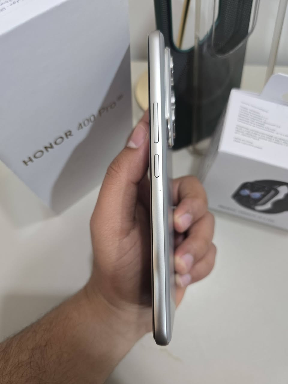 سلام عليكم ورحمه الله
هونر 400 برو ذاكره 512 ويا هديه ساعه 
غراضه كامله نضافه 100/100 خدش مابي
مكفول من كلشي ويا كفرات 3 جهاز مستخدم اقل شهر
للبيع او مراوس مكاني بغداد كرخ السعر 750 قفل من الاخير 
***********
