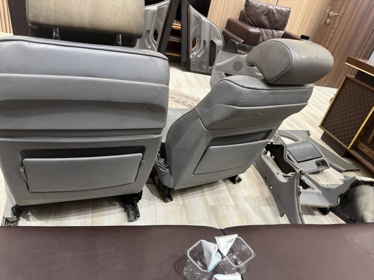 السلام عليكم
غرفة خفاش رصاصي  كشناتها كهرباء شغالة كلها

بطاينها نظيفة لا كسر ولا فطر 

جكمجة وقفلها موجود

سفايف رصاصي موجود

المكان-بغداد السيدية

واتساب فقط

***********
