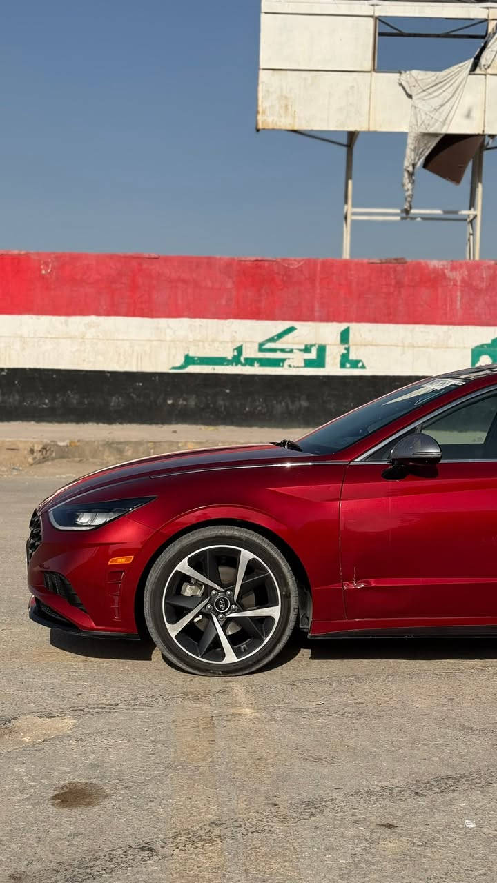 السلام عليكم مكلف بالنشر

سوناتا  2023الفئة: SEL-Plus 
العداد: [45 الف ] كم فقط
الفحص والضمان: السيارة مكفولة  (محرك، كير، شاصي، إيرباغات سليمة). جاهزة للفحص في أي مكان يختاره المشتري. الحادث حدادية وطخات موضحة ب الصور 

✨ المواصفات التقنية والرفاهية:

** الأداء:** محرك تيربو يجمع بين العزم الرياضي والاقتصاد العالي بالوقود.

** المقصورة:** مقاعد جلد شاموا (Alcantara) رياضية، شاشة عدادات رقمية بالكامل، وشاشة وسائط تدعم Apple CarPlay / Android Auto.

** الأمان:** رادار ذكي، تحديد مسار، تنبيه النقاط العمياء، وحساسات متكاملة.
 سقف بانوراما، نظام صوتي bose، شاحن لاسلكي، بصمة تشغيل ودخول ذكي.

📍 الموقع: [الديوانية ]
📞 للتواصل المباشر (*********** 
السعر المقدس 187 بيها مجال للشراي
