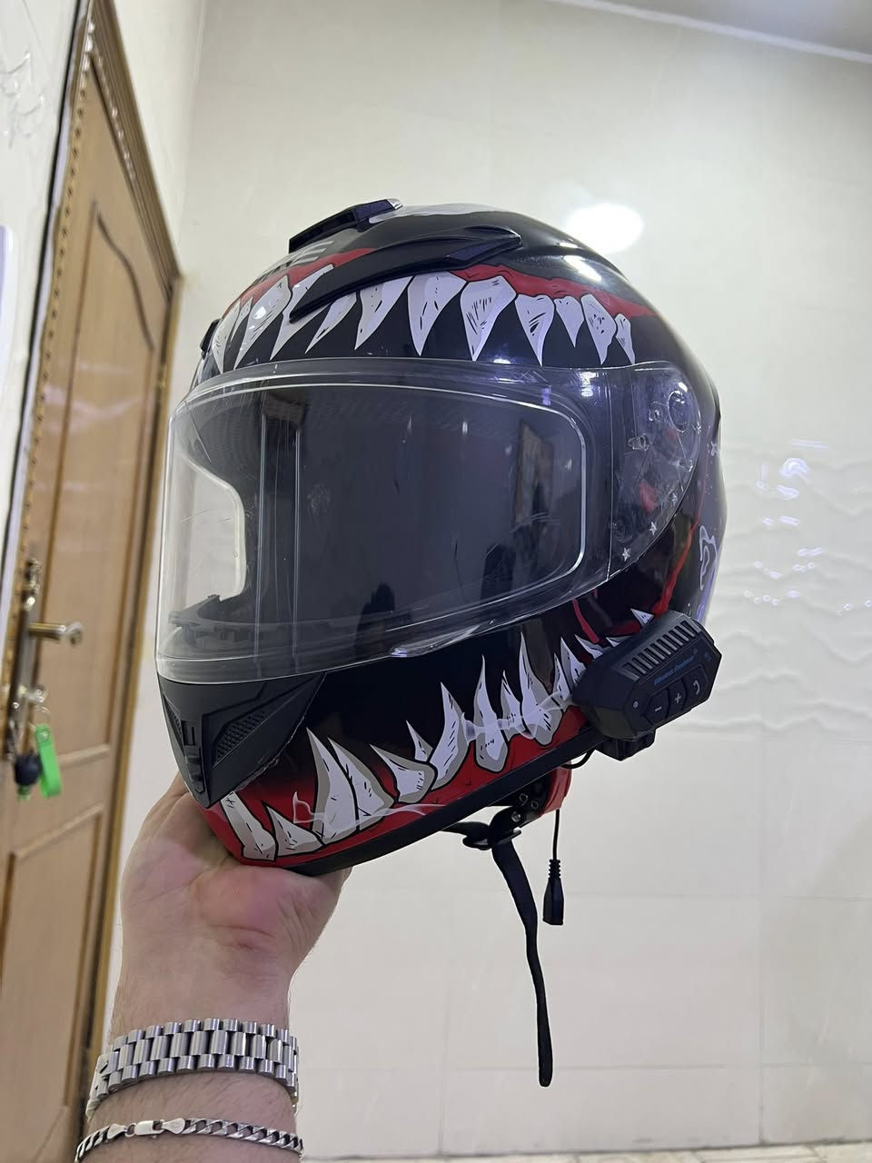 خوذة للبيع
ماخذها ب 120 دولار وشرط خفيفه والتهويه مالتها فول 
واصليه للامانه اني مجربها الله يجفيكم شر الحوادث 
سعرها قيم واخذ دا ابيع لان بعت الدراجة
مكاني بغداد حي الجامعة 
ادزها بتكسي ماعندي مشكلة 
***********
