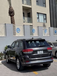 تحية طيبة💙   جيب سومنت 2014 بدون جكات ماشية 60.000   حادثها جاملغ وبني...