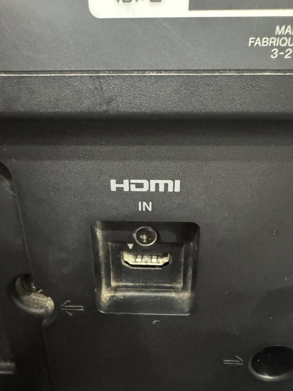 مونيتر سوني LMD 2030
مونيتر سوني LMD 2030

وحده من اندر مونترات السوني حجم ٢٠ 

تدعم SD و HD

مداخل

AV - Composite
S-Video
RGB
Component
HDMI

الشاشة بيه كسر بالاطار مبين بالصوره
وايضا شخوط خفيفه من تشتغل الشاشة متبين ابد

السعر ١٥٠ الف 

مكاني بغداد - لا يوجد توصيل


**إذا كنت صاحب هذا الإعلان وتريد حذفه لأي سبب، رجاءا أرسل رسالة إلى الدعم الفني**