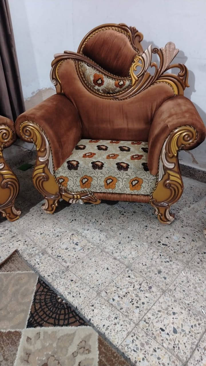 ملكي تفصال 10مقعد💺 اخو جديد اي ضرر مابي قماشه درجه اولى نضافه فوول سعر ,,350,,بي مجال مكان لبياع ***********يوجد واتساب
